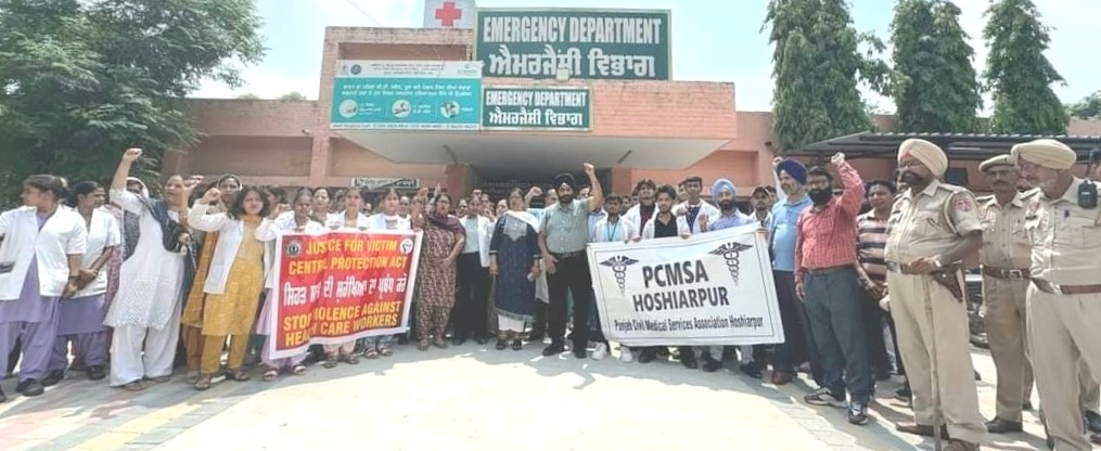 कलकत्ता में एक महिला डॉक्टर के साथ बलात्कार और नृशंस हत्या के विरोध में सेवाएं बंद कर दी गईं